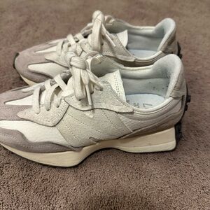 New Balance Women's Cream and White Sneakers Size 6